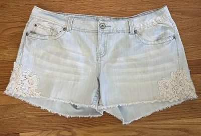 Amethyst Jeans Shorts Women’s Sz 20 Blue Denim Lace Detail Light Wash w/ Pockets - Image 1 of 4
