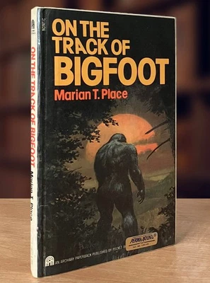 On the Track of Bigfoot by Marian T. Place, Pocket Books (1979 HB) VG Condition - Image 1 of 3