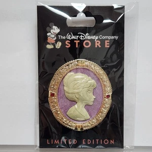 Disney DEC Company Store LE Pin Frozen Anna Coronation Sven Princess Cameo - Picture 1 of 1