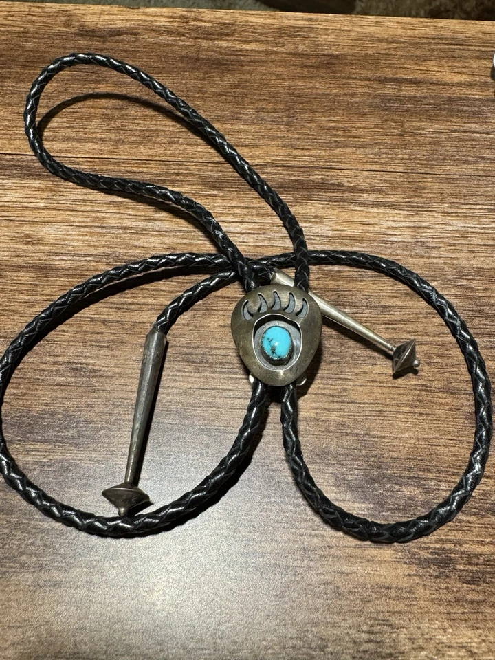 Corbata Bolo Turquesa Vintage Plata de Ley con Diseño de Garra de Oso Foto 1 de 2
