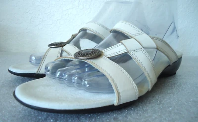 Munro American Women's White Leather Sandals Size-8.5 B #65 - Image 1 of 4