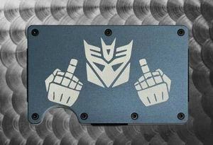 Cartera delgada Transformers Decepticon de metal delgado con bloqueo RFID grabada con láser - Imagen 1 de 7
