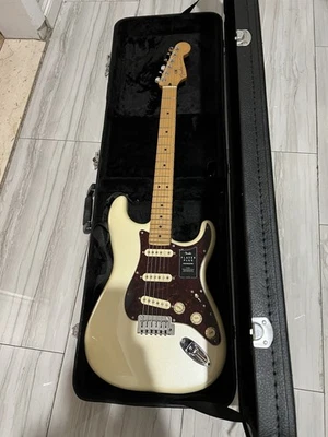 Fender Player Plus Stratocaster con estuche rígido Gator  Foto 1 de 4