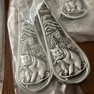 CAMBRIDGE Cabela's BEAR 20 Piece Service for 4 Unused 18/0 Stainless Flatware - Picture 1 of 5
