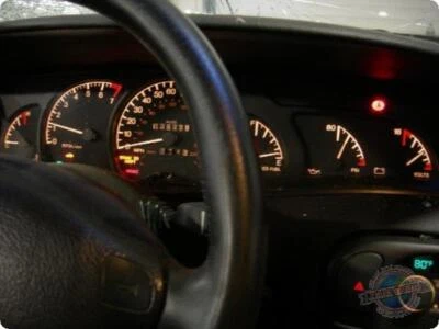 Conjunto de luz trasera derecha usado se adapta a: Cadillac Catera 1998 cuarto montado en panel Foto 1 de 4