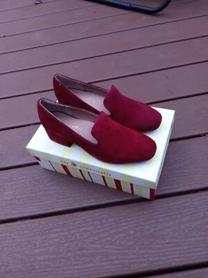 Bettye Muller Concept Feminino Breeda Pump Camurça Vinho Profundo EUA 7M - Imagem 1 de 4