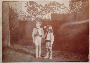 AZ527 photo circa 1917 famille bourgeoise deux enfants au jardin - Picture 1 of 1