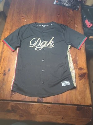 DGK 黑色棒球抓绒球衣 XLarge 纽扣红色和绿色古驰颜色。 — 第 1/4 张图片