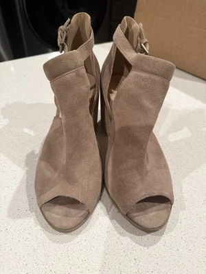 Sole Society Ferris Beige Gamuza Peep-Toe Botín Tacón, Talla 9 Foto 1 de 4