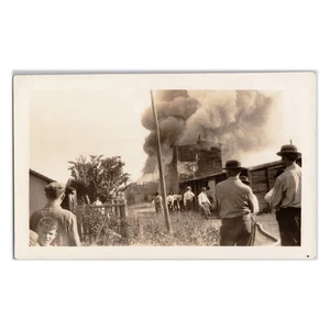 Smoke Plume Escaping Burning Barn - 1920s Photo - Crowd Watching Fire Disaster - Picture 1 of 2