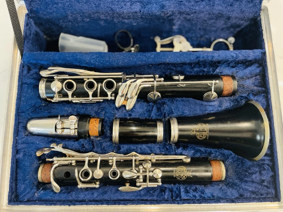 Clarinete Bb de madera Amati Kraslice ACL 311 usado con estuche original | Funciona muy bien Foto 1 de 4