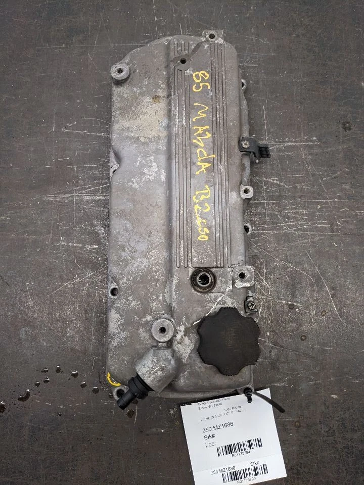 86-93 Mazda B2000 B2200 Cubierta de válvula poste lateral PCV 2,2 L 4 L aluminio con aceite 1173794 Foto 1 de 4