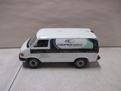 Neumáticos First Gear Cooper Dodge Ram 1500 Van A Foto 1 de 4