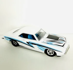 2025 RELEASE RARE M2 Machines DIORAMA 1969 CHEVROLET CAMARO 80s CREATIVE 1969 - Bild 1 von 6