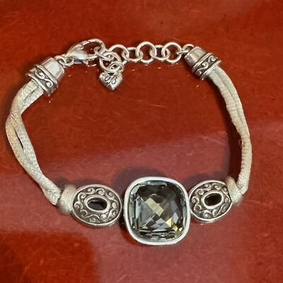 Brighton Smoky Gray Swarovski Crystal Venus Rising Satin Cord Bracelet Foto 1 de 4