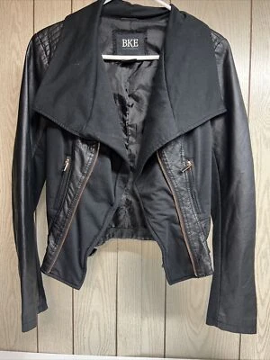 Chaqueta BKE de cuero sintético en contraste para mujer mediana negra frente abierto motociclista Foto 1 de 4
