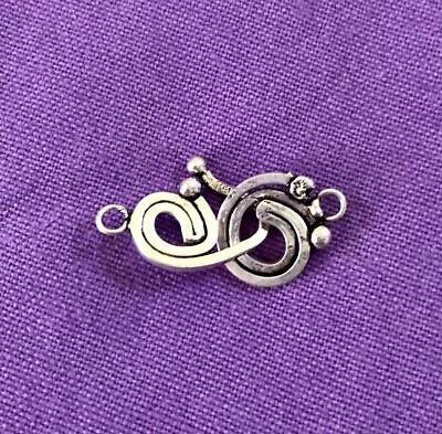 Cierre de gancho de 1 hilo de plata de ley .925 en forma de espiral Foto 1 de 2