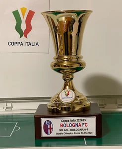 BOLOGNA FC REPLICA IN MINIATURA "COPPA ITALIA" 2024/2025 RESINA GALVANICA - Bild 1 von 3