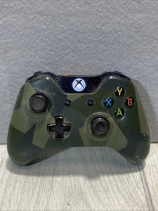 Controlador Inalámbrico Microsoft Xbox One Fuerzas Armadas Verde Camuflaje con Palo Pegado - Imagen 1 de 7