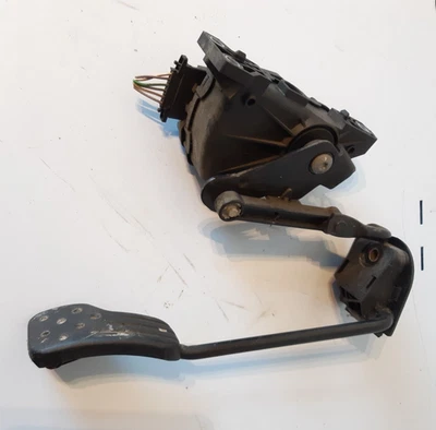 Potentiometre de pedale de gaz d'accelerateur RENAULT CLIO 2 PHASE 2 8200699691 - Photo 1/4