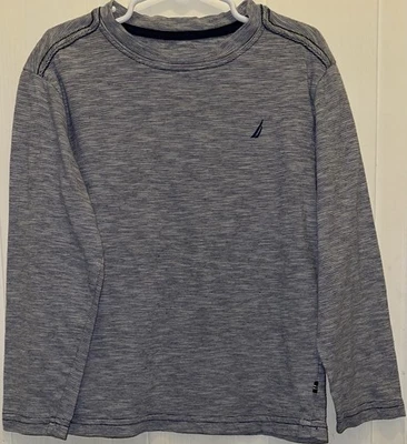 Camiseta a rayas azules y blancas manga larga Nautica para niños talla 5/6 Foto 1 de 4