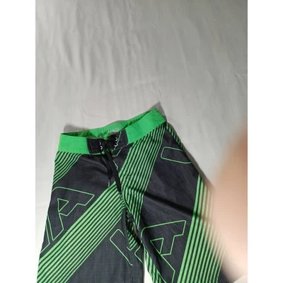 Bañador Under Armour para hombre talla 27 verde negro con cordón Foto 1 de 4