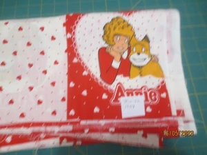30" x42" Orphan Annie Sandy Cartoon Hearts 24 Blocks Vintage 1984 Cotton Fabric - Picture 1 of 3