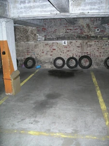 LIEGE - OUTREMEUSE - parking intérieur securisé - Photo 1/5