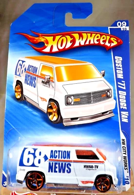 2010 Hot Wheels #117 HW City Works 9/10 CUSTOM '77 DODGE VAN White w/Gold OH5 Sp - Image 1 of 4