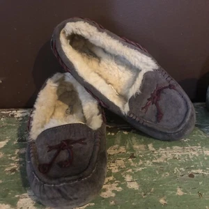 Ugg Women's Slippers Size 7 Suede Moccasin Gray - Picture 1 of 5
