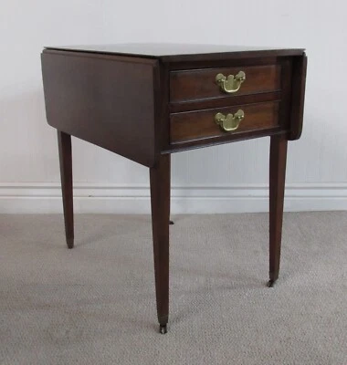 MESA AUXILIAR DE 2 CAJONES ESTILO PEMBROKE HOJA CAÍDA CAOBA HENKEL HARRIS Foto 1 de 4