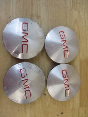 Комплект из 4 центральных колпаков GMC Acadia 2007-2013 номер детали 9595116 S3 от оригинального производителя б/у 2011 - Изображение 1 из 4