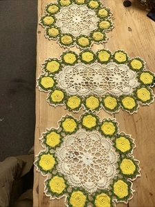 Vintage Set of 3 Oval Hand Crocheted Doilies White Yellow Green Floral 2R - Picture 1 of 7