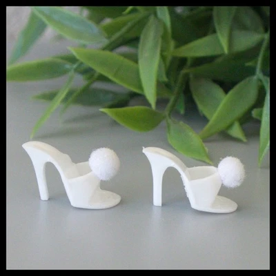 🖤Barbie BRANCO com Lingerie Pompon PACOTE OT Salto Mules Antigo Anos 1960 Japão NM❤️ - Imagem 1 de 4