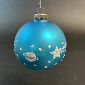 Vintage blaue Schablone glänzend Brite Mond Sterne Weltraum UFO Glas Weihnachtsschmuck 2,5" - Bild 1 von 8