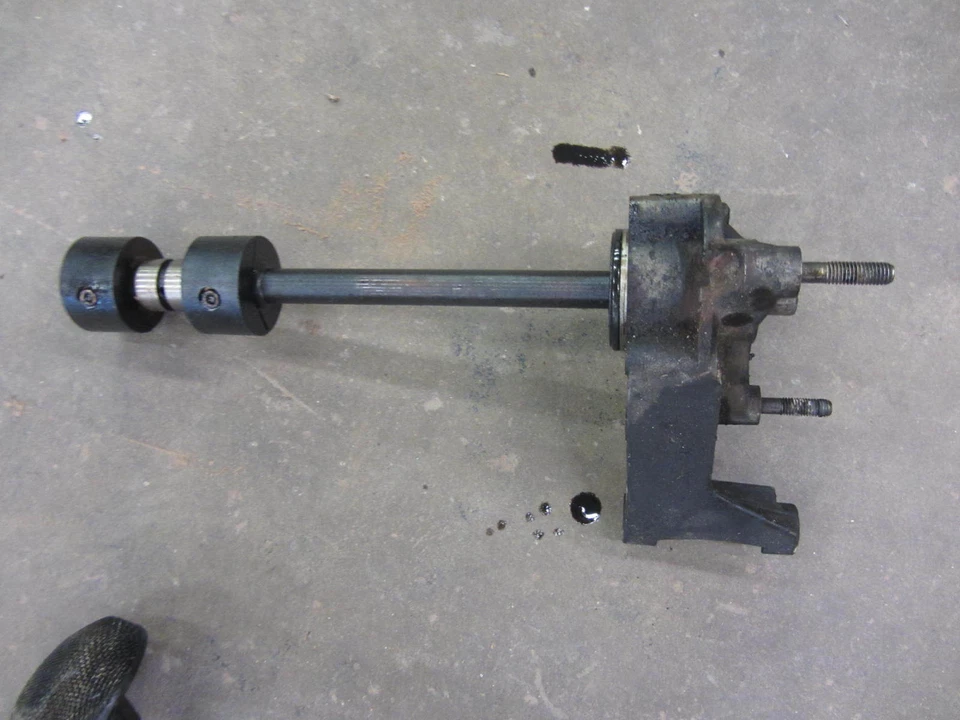 86 87 88 89 Porsche 944 Turbo OEM Holder Bearing Housing 9441011424 N16a - Image 1 of 1