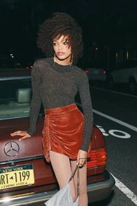Free People Velvet Mini Skirt X Vivienne Lined Side Zip Ruched Rust Womens 8 NWT - Foto 1 di 7