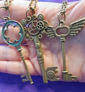 Bronze Key Necklace with Pendant, Medieval Style, Bronze alloy metal, 60cm - Picture 1 of 11