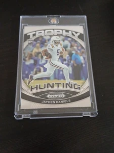 2024 Panini Prizm Draft Picks - Trofeo Caccia Jayden Daniels #TH-JDS (RC) - Foto 1 di 5