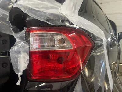 Conjunto de luz trasera exterior derecha usado se adapta a: Ford Ecosport SE 2018 lente roja brillante Foto 1 de 4