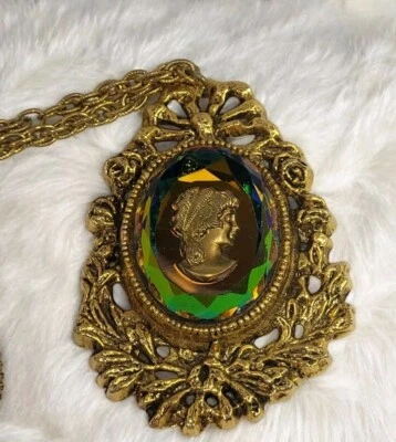 Colgante camafeo intaglio cristal chapado en oro vintage firmado y collar de cadena de 30" Foto 1 de 4