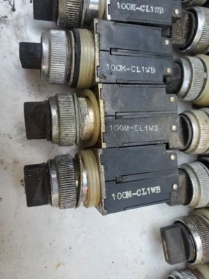 varios interruptores selectores Sylvania/CCL 100M 3,5 pos, empuje, iluminados, etc. usados Foto 1 de 4