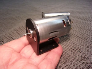 DC Motor 3-13 V, Ø 36 mm mit Halterung, besonders geschmeidiger Lauf, Daten s.u. - Bild 1 von 12