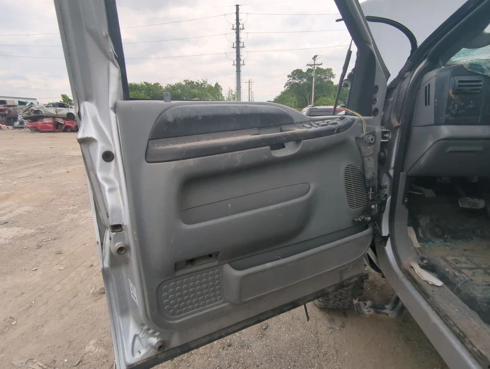 Ford F-250 Super Duty 2005 panel interior del conductor delantero izquierdo moldura UPI6Q Foto 1 de 1