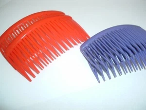 2 VINTAGE PAIR RED AND PURPLE PLASTIC ART DECO SLIDE HAIR COMBS - Picture 1 of 3