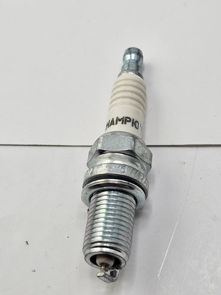(CANTIDAD 4) Bujía Champion Copper Plus 905 RA4HC para 10 Ferrari 612 Scaglietti Foto 1 de 4