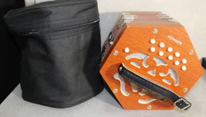 Hohner Accordions Model D40 20 Key Concertina with Gig Bag - 20 button / 40 reed - Picture 1 of 10