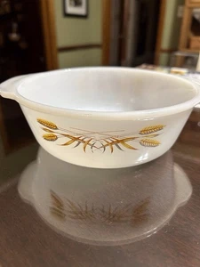 Vintage Fire King Goldener Weizen 1 Quart Auflaufform mit Griffen - Bild 1 von 3