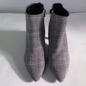 Botines Simply Vera Wang Renata a cuadros con tacones de gatito para mujer talla 8,5 - Imagen 1 de 6