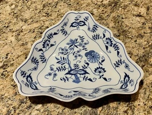 Blue Danube Dreieck 10 Zoll Schale weiße Keramik mit blauen Blumen - Bild 1 von 4
